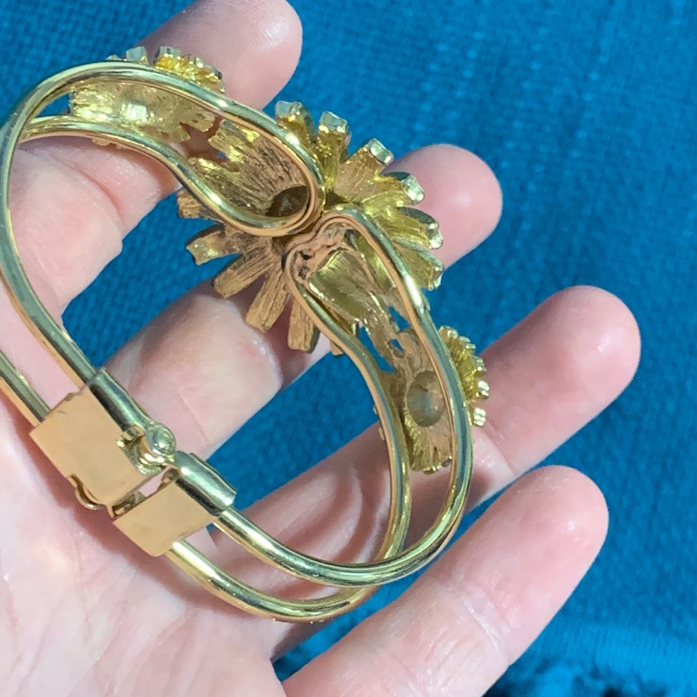 Something Silver bangle - Picture 4 of 6